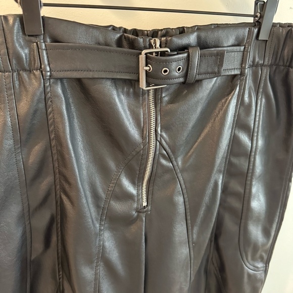 NWT by Anthropologie Black Vegan Leather Belted Barrel Pants Size XL - Picture 5 of 9